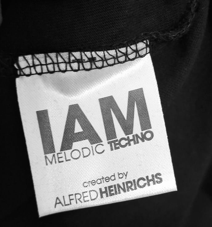 IAM Melodic Techno Alf´s Stageshirt mit Kapuze
