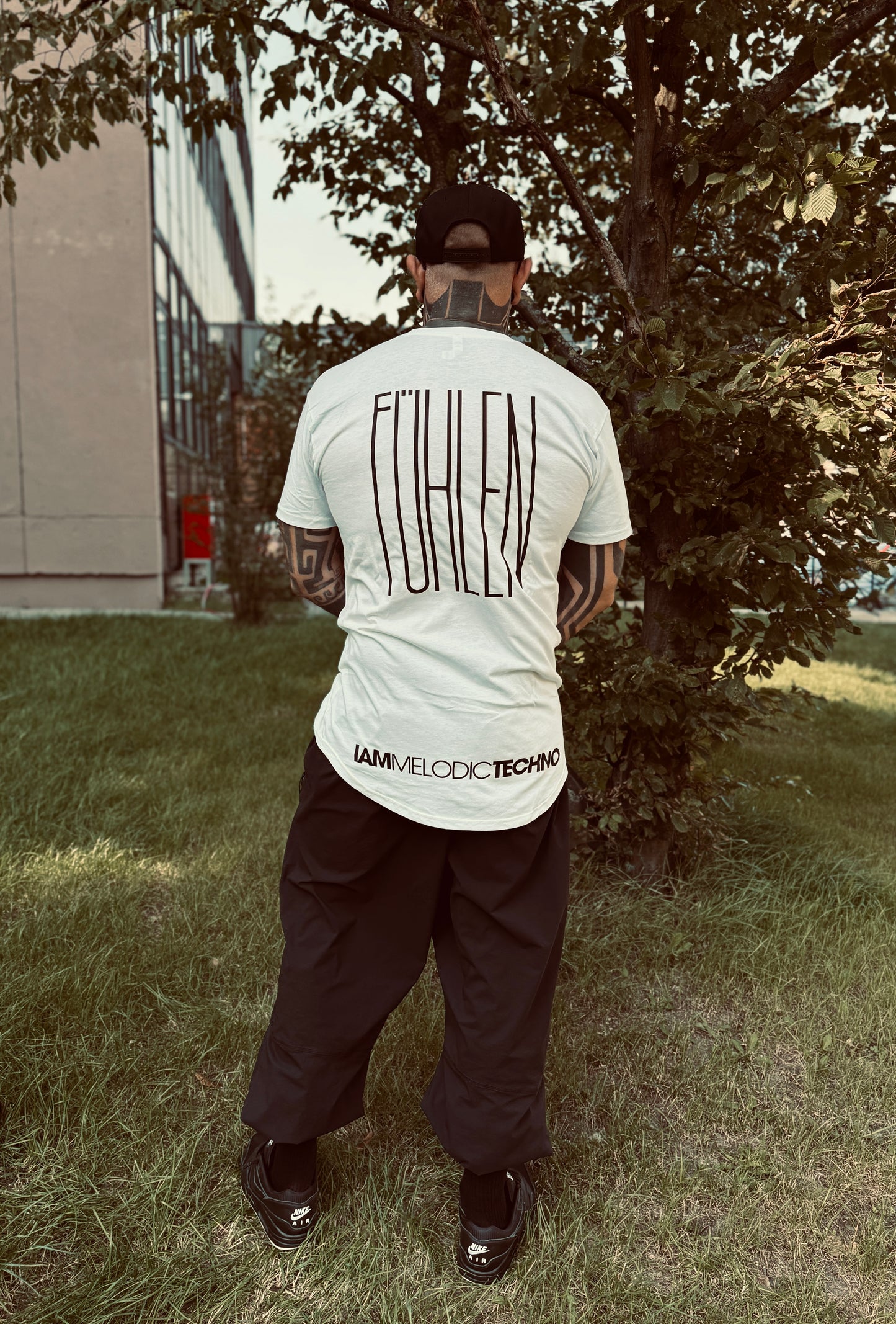 IAM Melodic Techno Longshirt - FÜHLEN