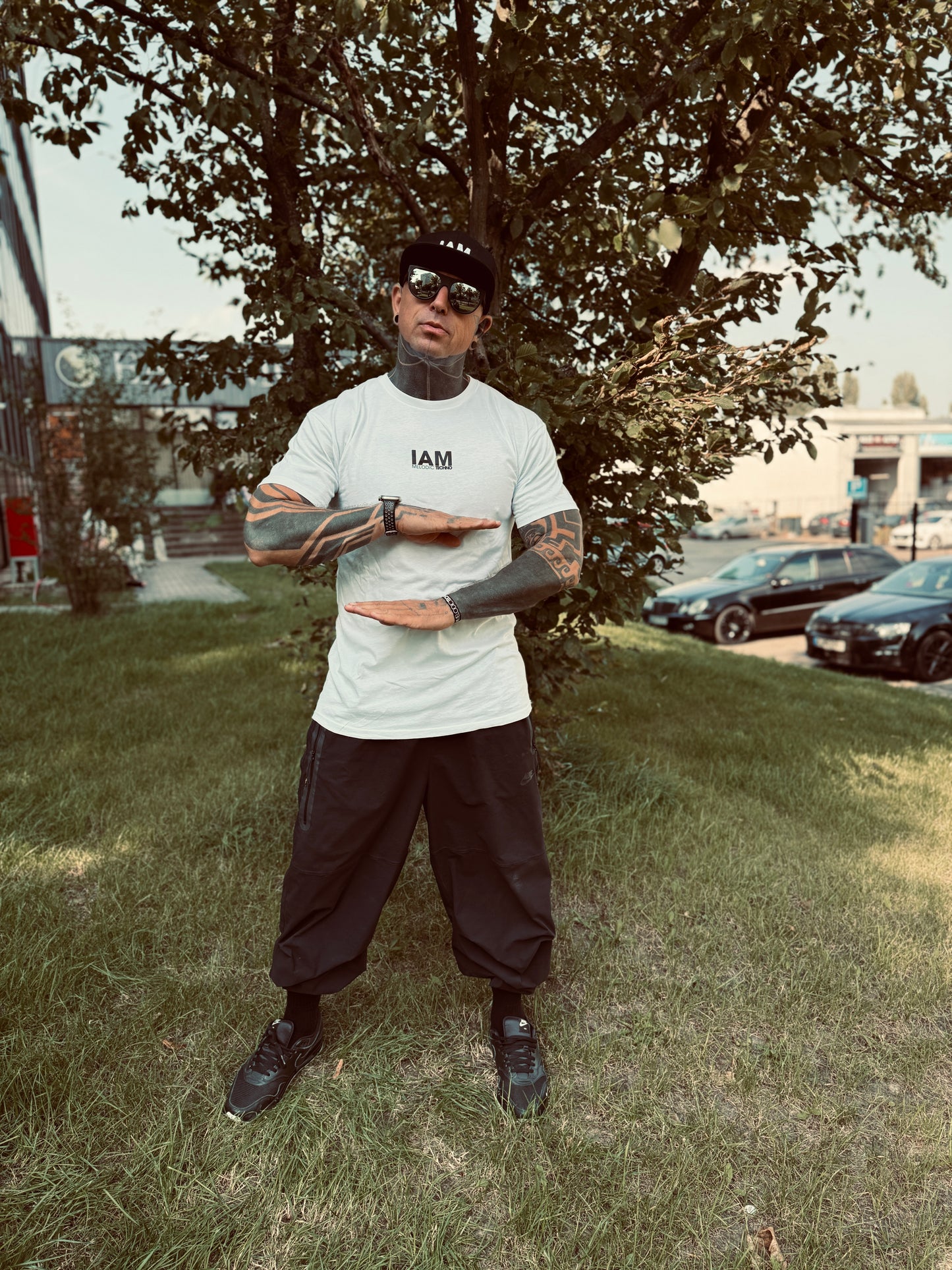IAM Melodic Techno Longshirt - FÜHLEN
